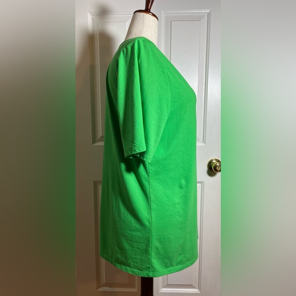 Lane Bryant Bright Green V-Neck Women’s Tee - Picture 4 of 7